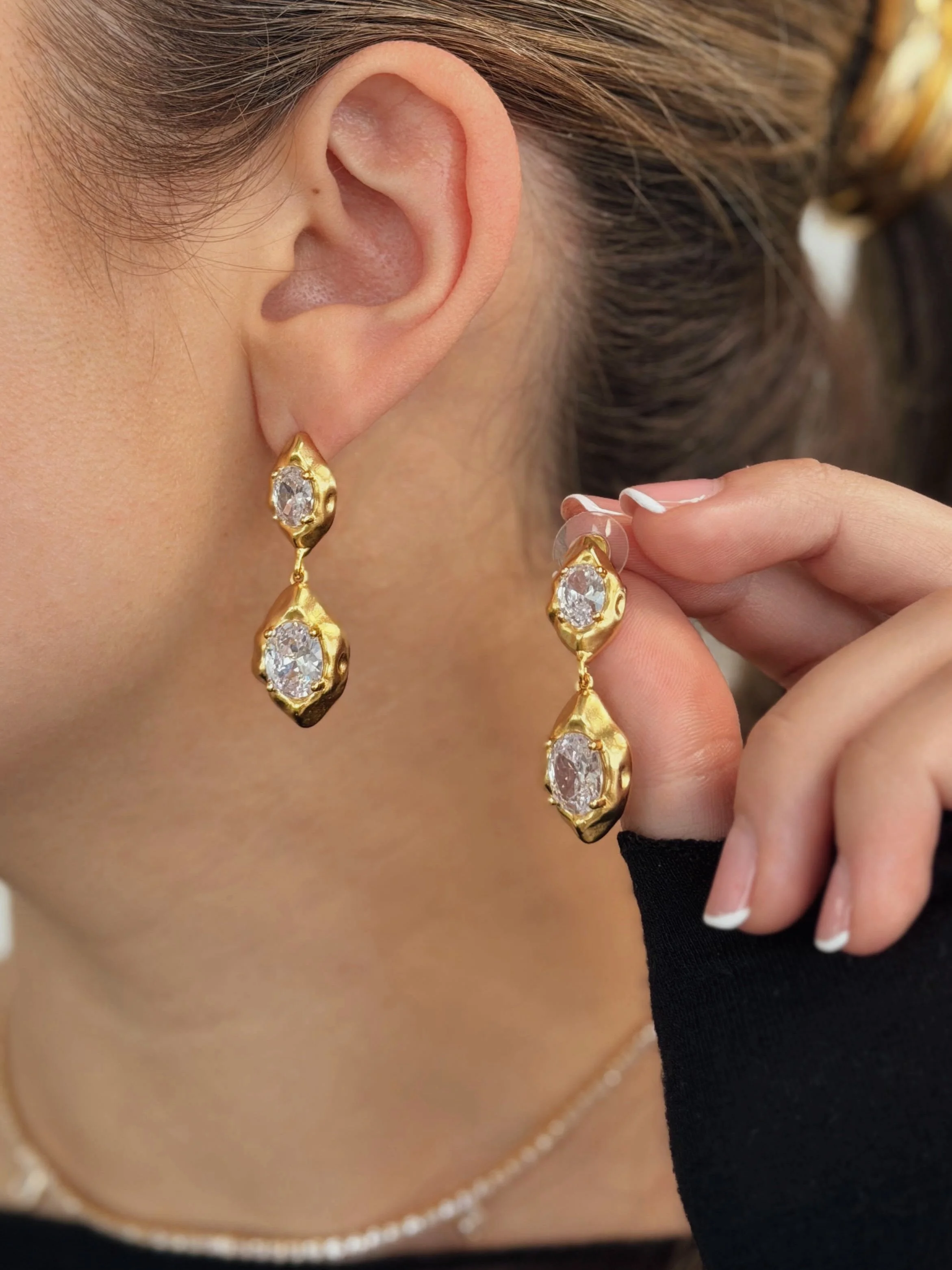 VELORA brings that instantly elevated look ✨
Don&rsquo;t miss these beauties 🤭
#orabold #goldearrings #goldjewel #statementstyle #jewelrylover