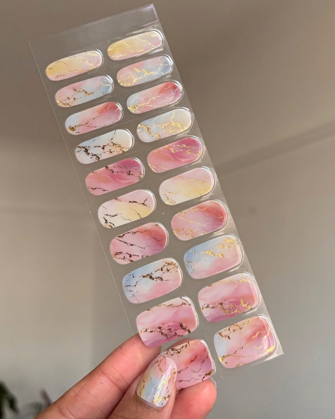 bande de vernis nail art marbre.png