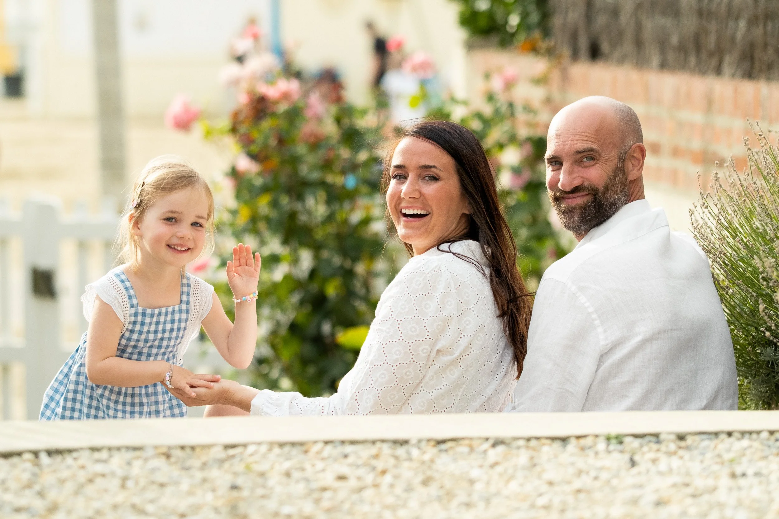 Portrait couple avec enfants, image chaleureuse du quotidien familial — Guillaume Auray-Runel photographe famille Caen