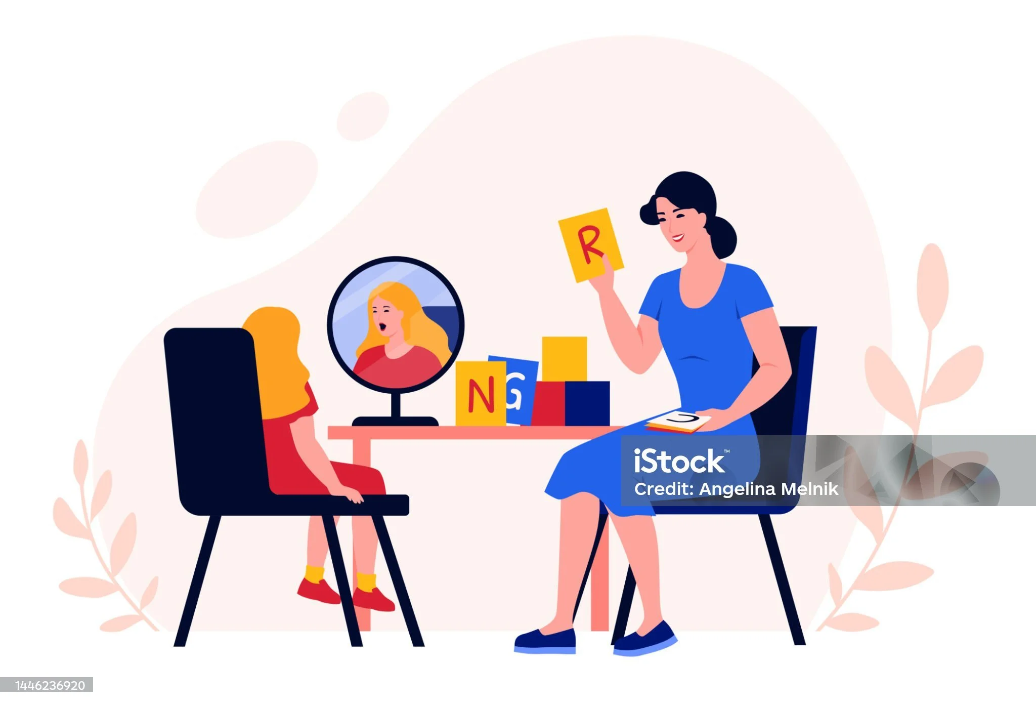 Une femme enseigne la langue avec des blocs de lettres à une jeune fille. La femme tient une bloc avec la lettre R, et il y a une autre bloc avec la lettre N, un autre avec G, et un bleu avec une lettre non visible. Ils sont assis à une table, la fille a une maison de poupée ou miroir. La scène est lumineuse avec un fond clair et des feuilles décoratives.