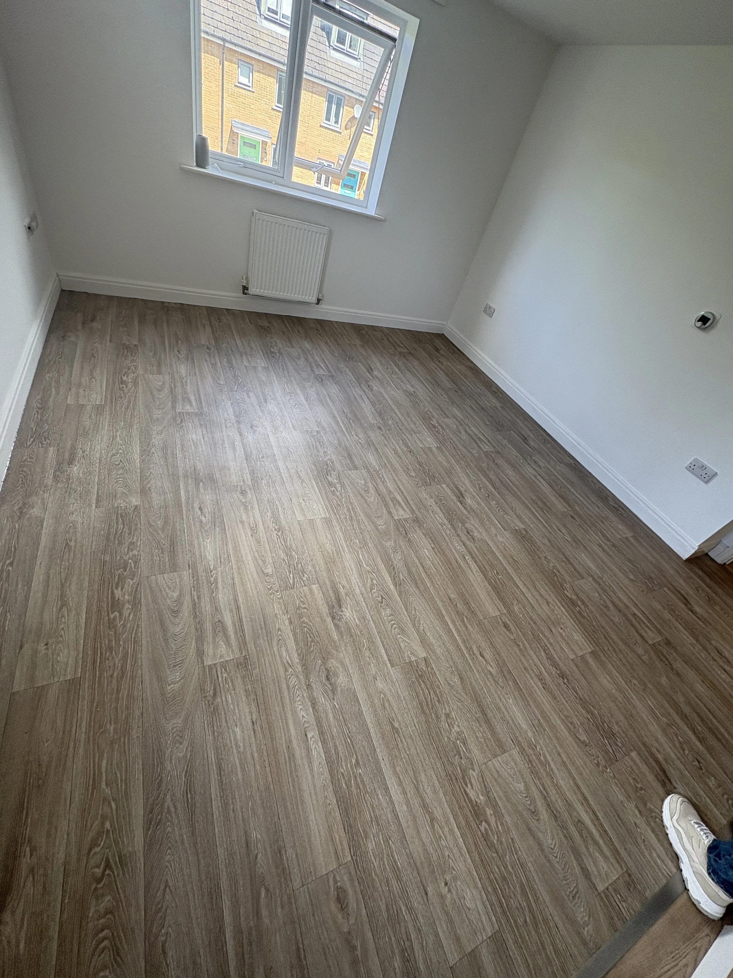 lounge in stroud in vinyl
