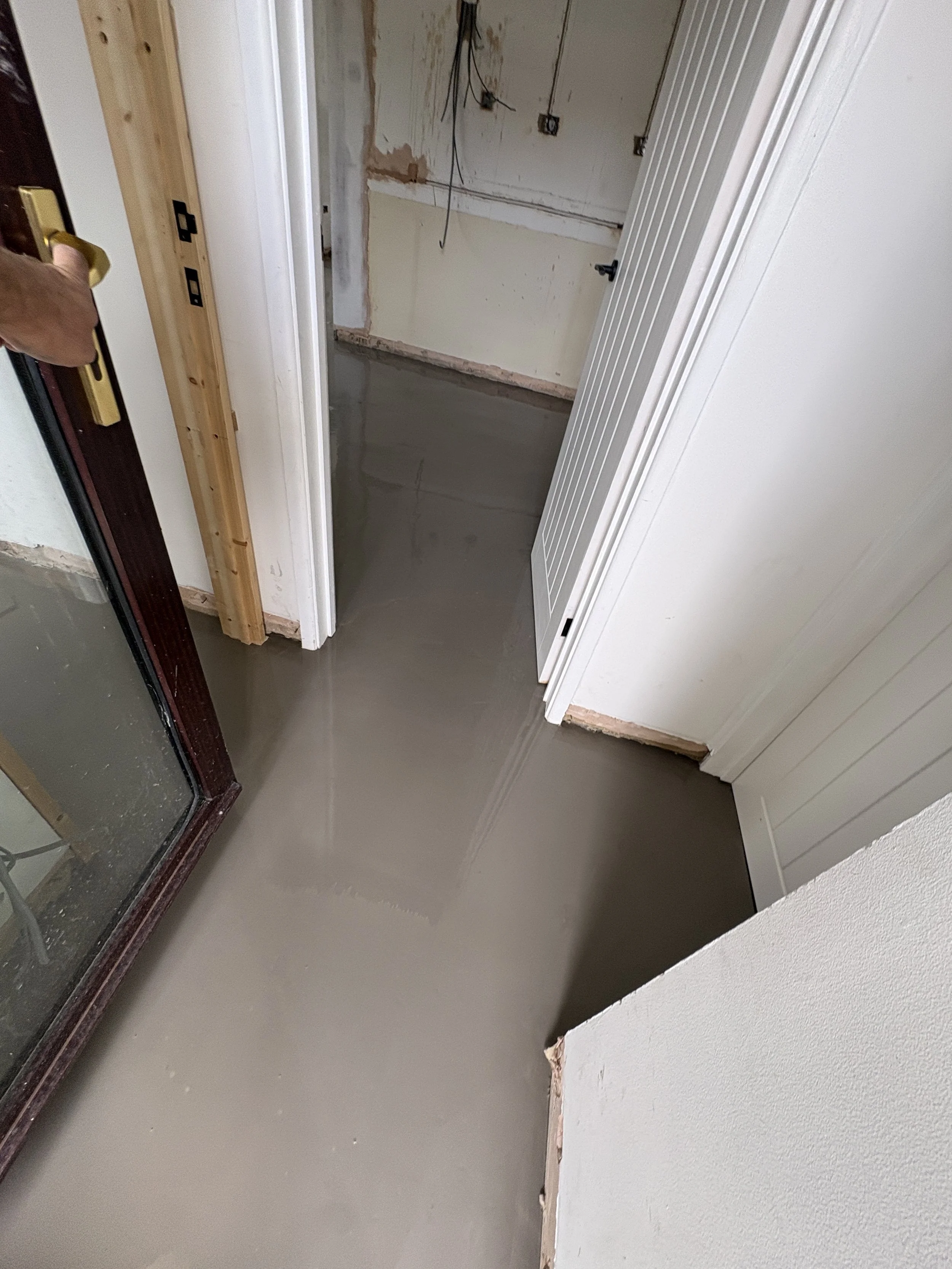 latex hallway nupend