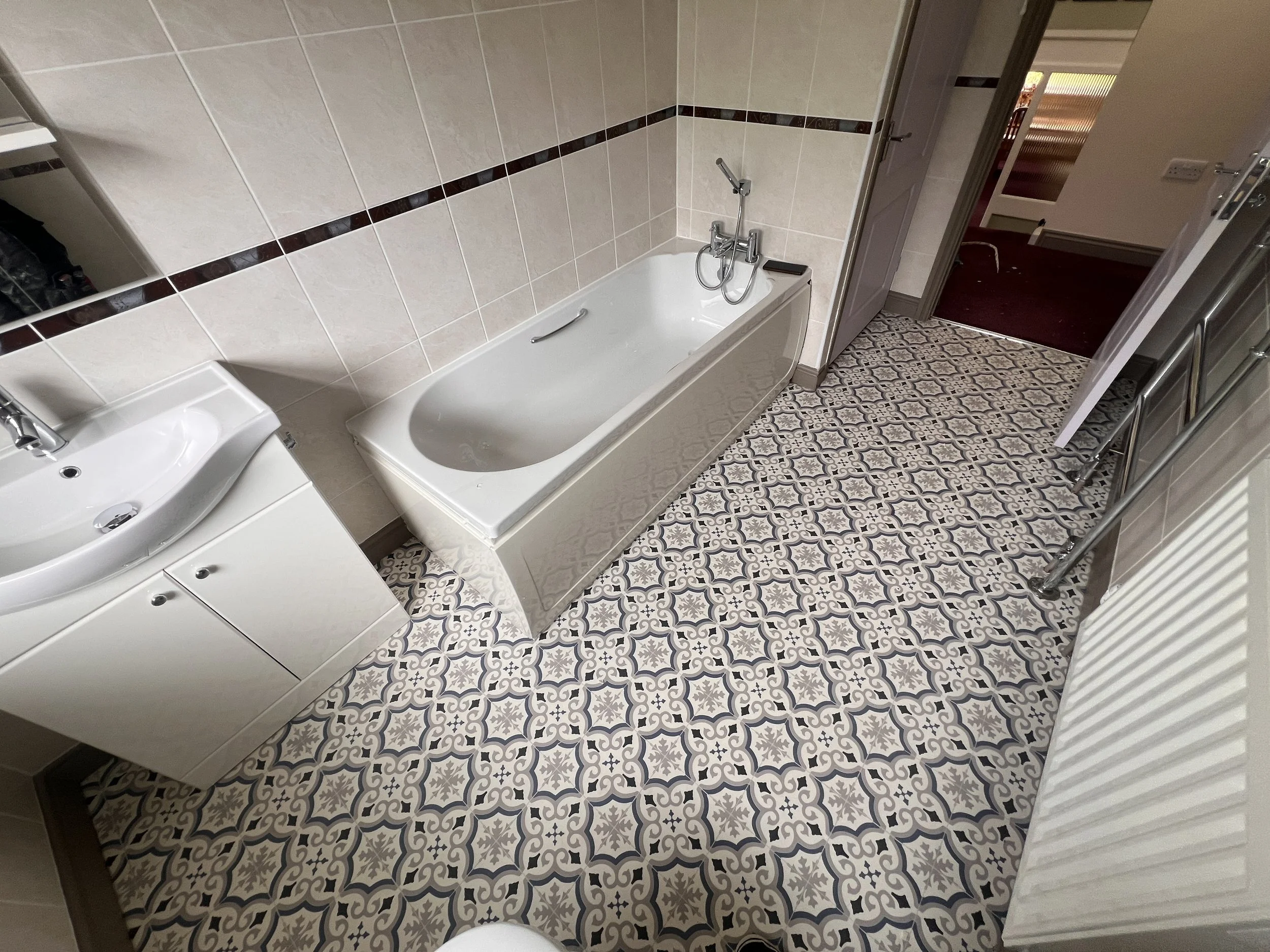 pattern vinyl stroud bathroom
