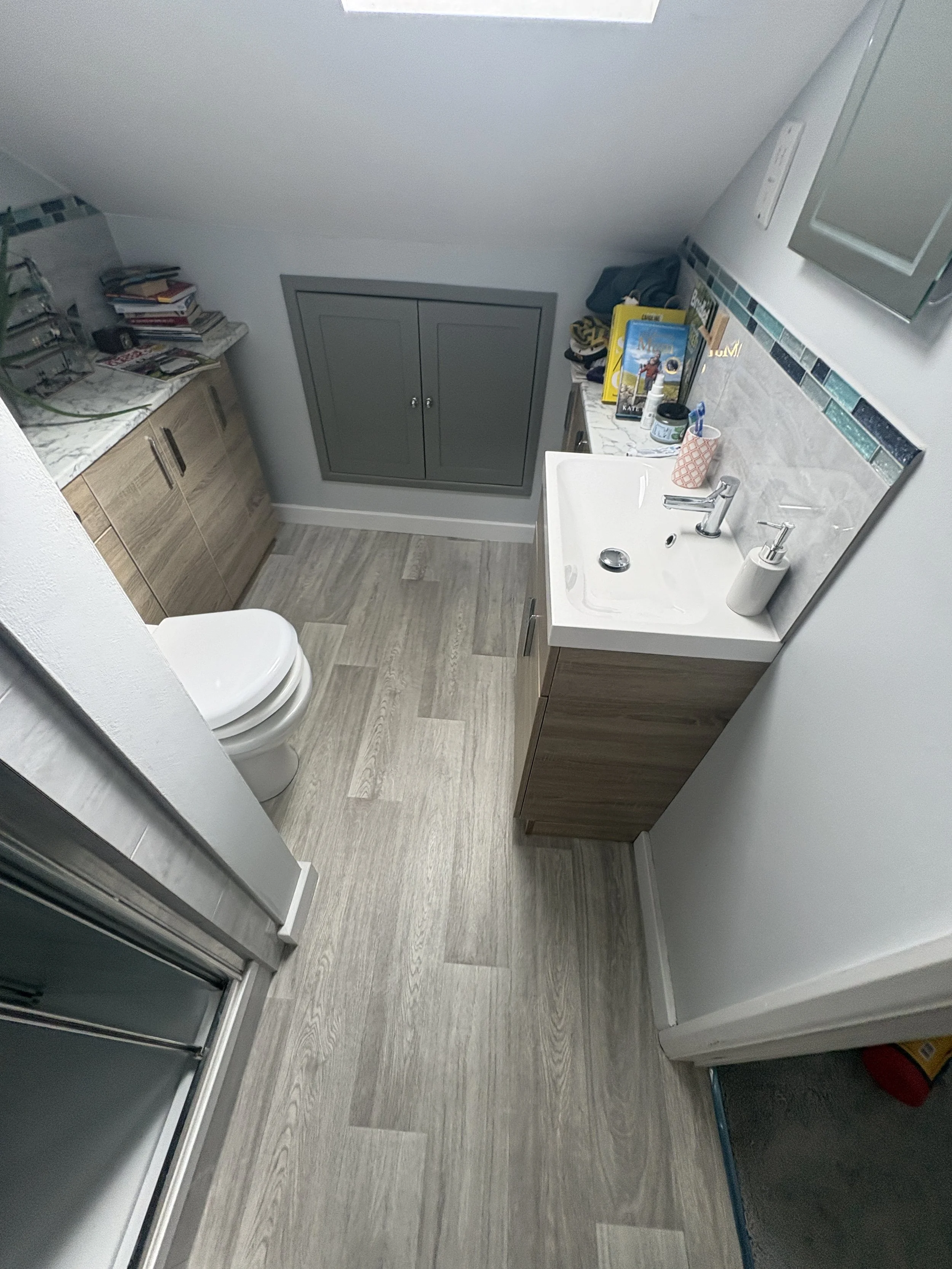 bathroom vinyl leonard stanley whiteoak
