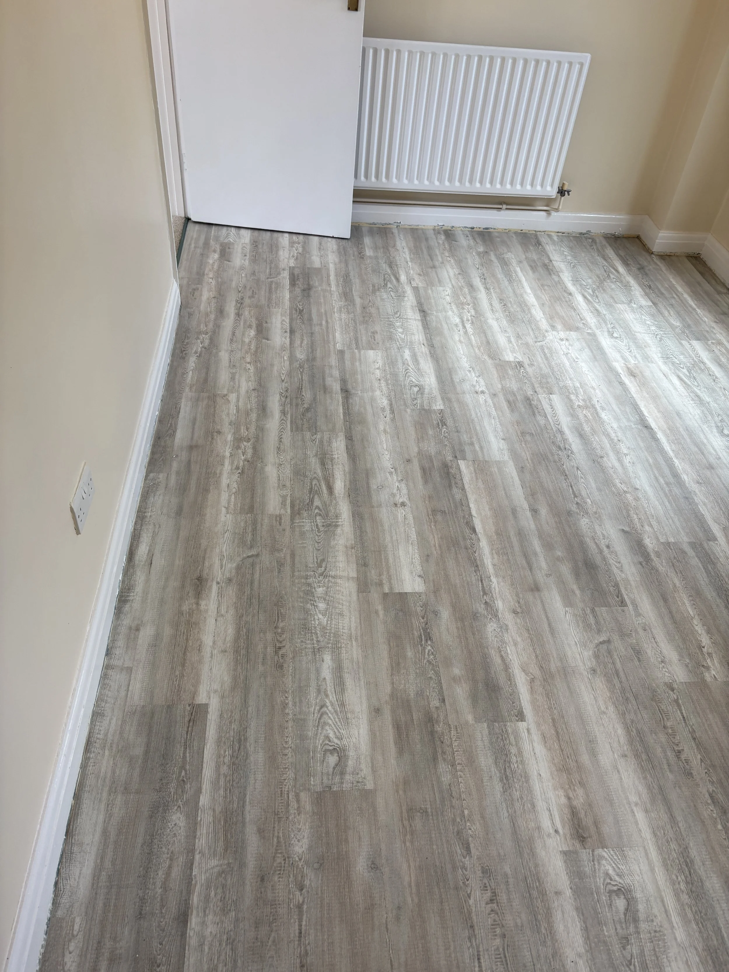 white oak lvt kitchen stroud