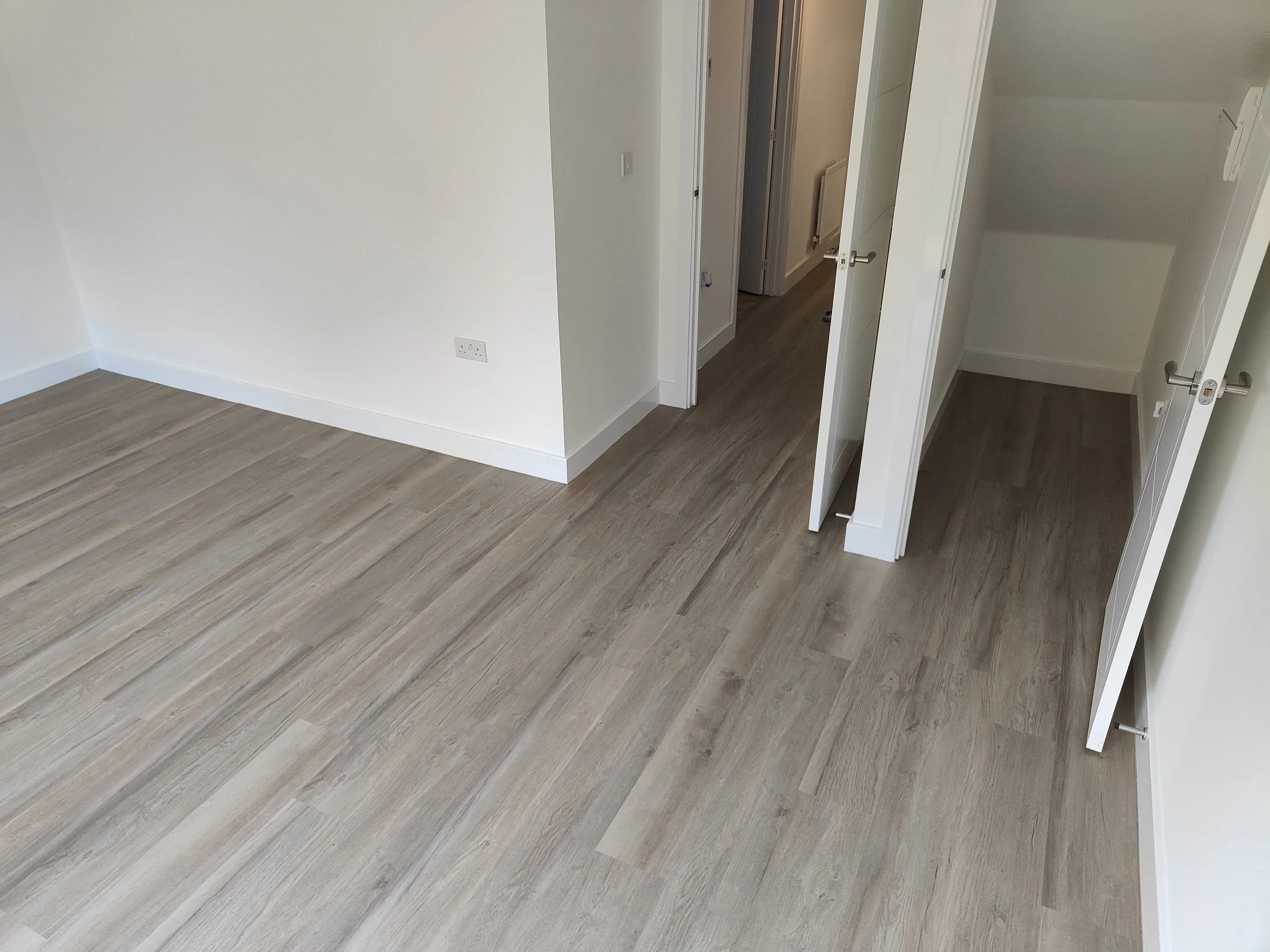 LVT Straight Lay stroud