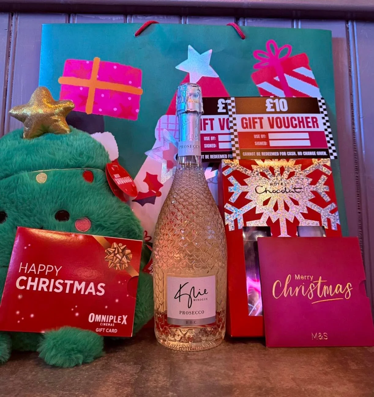 🎄🎉❤️ THE BIG CHRISTMAS HAMPER GIVEAWAY 😮🎅🏻⛄️

IT&rsquo;S BACK &amp; YOU DO NOT WANT TO MISS IT!!!
WE ARE GIVING YOU CHANCE TO WIN THE PERFECT CHRISTMAS PRESENT!!

LIKE &amp; SHARE FOR YOUR CHANCE TO WIN -
✨ &pound;100 OF OUR RESTAURANT VOUCHERS
