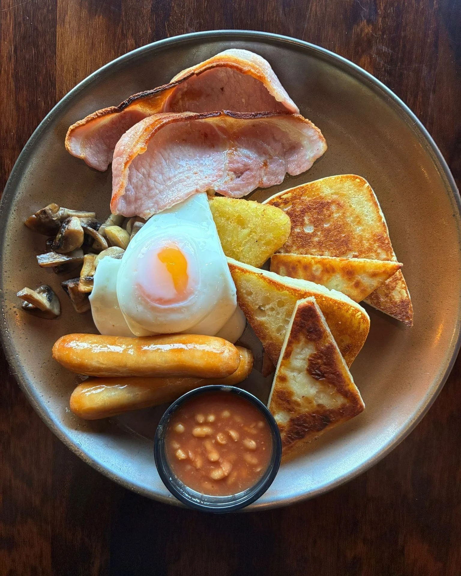 🍳 THE FRY!! 🍳

Sausages, eggs, potato bread,soda, bacon, beans,mushrooms, and hash

open and serving breakfast from ✨️ 9AM ✨️

FULL BREAKFAST MENU AVAILABLE 

Come to #sugarraysboucher and get fueled up for Christmas shopping 🛍 

02896 020423

#br