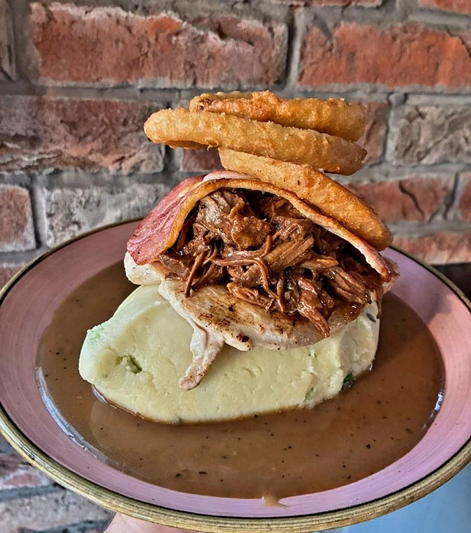 ❤️&zwj;🔥 GIGANTI STACK ❤️&zwj;🔥

Chargrilled chicken, pulled beef brisket, hickory bacon, buttery champ, peppercorn sauce, and onion rings 👌👌

AVAILABLE NOW FROM #SUGARRAYSBOUCHER 🩷🩶🤍

OPEN FOR BREAKFAST EVERY DAY AT 9AM 

NO NEED TO BOOK

028