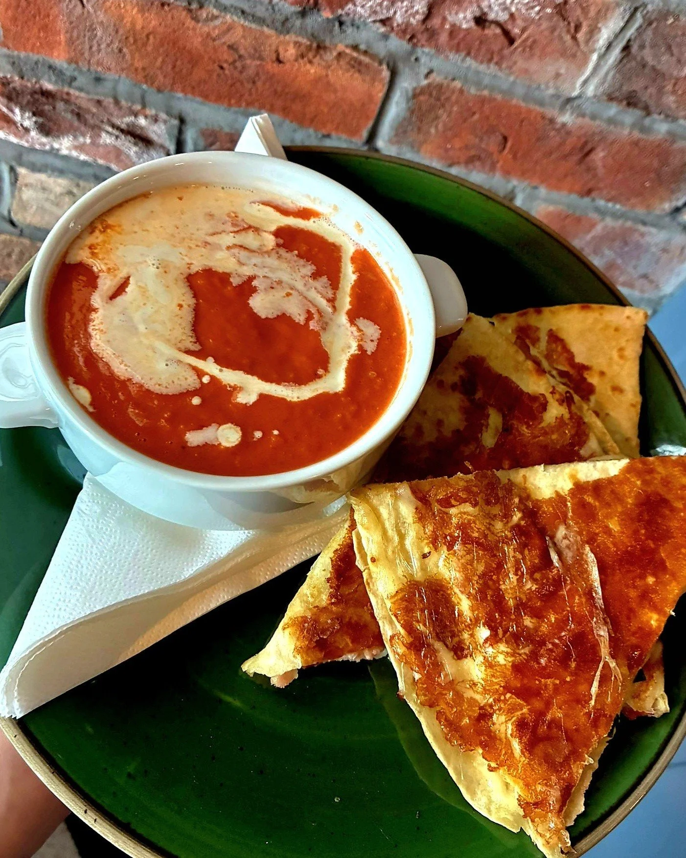 ✨️ THIS WEEK'S SPECIAL ✨️

Irish ham and cheese quesadilla served with creamy creamy tomato soup 🤤

The perfect lunch combo available now from #sugarraysboucher 🩷🩶

OPEN FROM 10AM EVERY DAY 

NO NEED TO BOOK

02896 020423 

#soup #sandwich #combo 