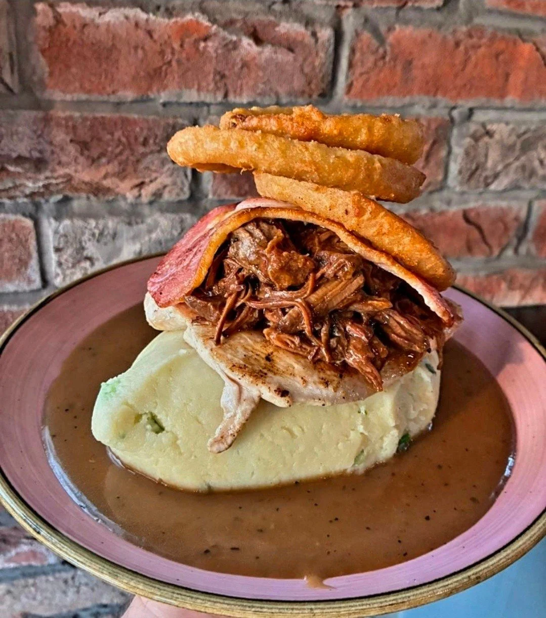 ❤️&zwj;🔥 GIGANTI STACK ❤️&zwj;🔥

Chargrilled chicken, pulled beef brisket, hickory bacon, buttery champ, peppercorn sauce, and onion rings 👌👌

AVAILABLE NOW FROM #SUGARRAYSBOUCHER 🩷🩶🤍

OPEN FOR BREAKFAST EVERY DAY AT 10AM 

NO NEED TO BOOK

02