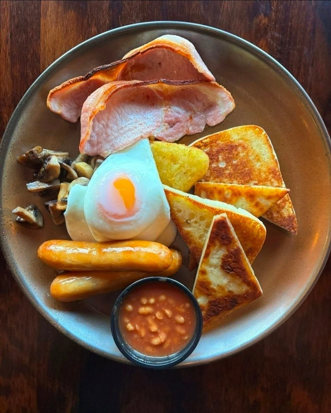 🍳 THE FRY!! 🍳

Sausages, eggs, potato bread,soda, bacon, beans,mushrooms, and hash

open and serving breakfast from ✨️ 10AM ✨️

FULL BREAKFAST MENU AVAILABLE 

Come to #sugarraysboucher and get fueled up for shopping 🛍 

02896 020423

#breakfast #