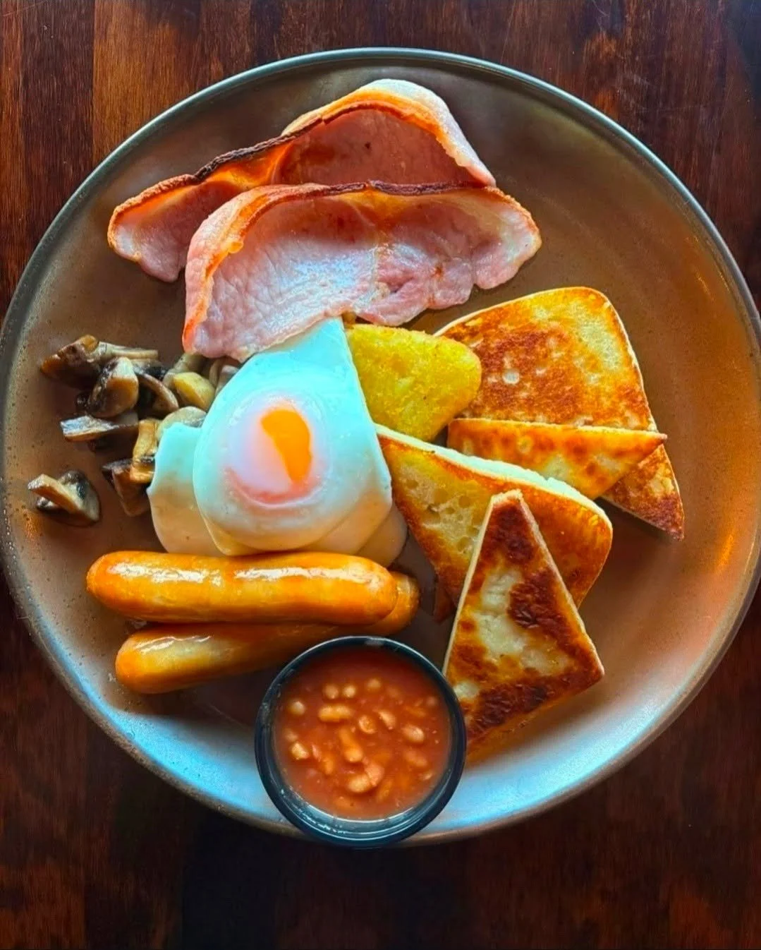 🍳 THE FRY!! 🍳

Sausages, eggs, potato bread,soda, bacon, beans,mushrooms, and hash

open and serving breakfast from ✨️ 10AM ✨️

FULL BREAKFAST MENU AVAILABLE 

Come to #sugarraysboucher and get fueled up for shopping 🛍 

02896 020423

#breakfast #