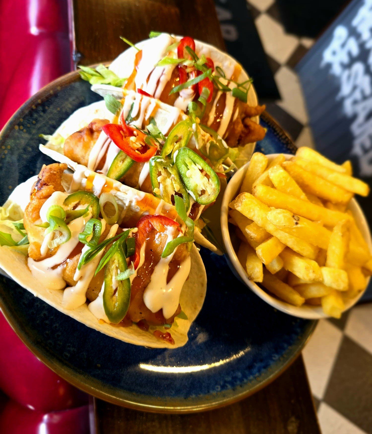 🔥 SWEET CHILLI TACOS 🔥

🌮🌮🌮

Crispy chicken, sweet chilli sauce, lettuce, ceasar sauce and fries 👌

✨️ New special available now from #sugarraysboucher ✨️

Open from 10am every day 

No need to book!

02896 020423 

#tacos #sweetchillichicken #