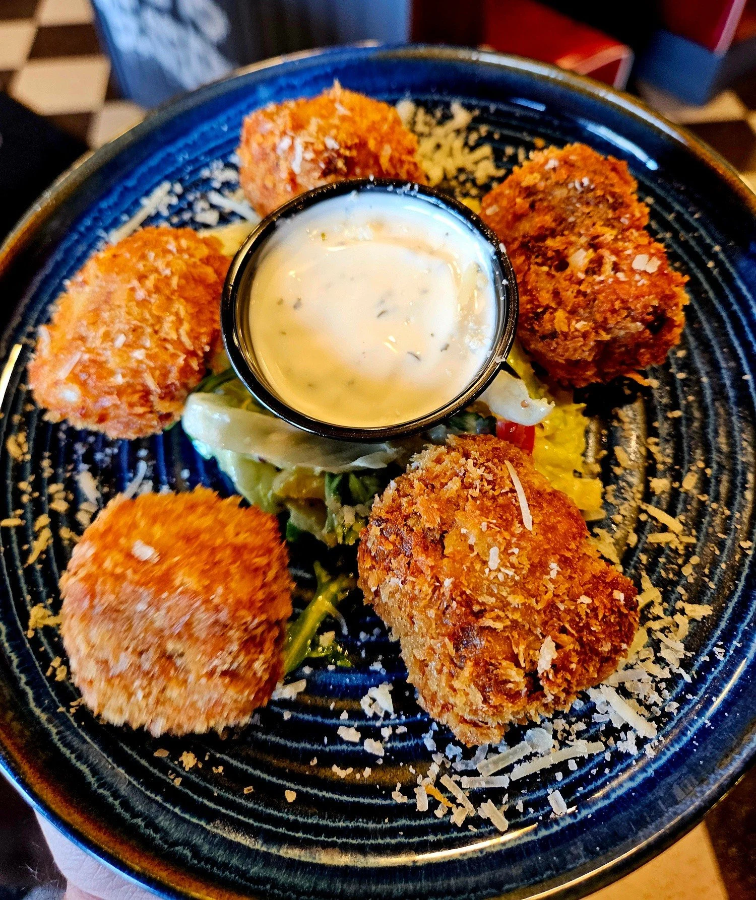 🔥 LASAGNE BITES 🔥

❤️❤️❤️

Homemade lasagne,  panko bread crumb and garlic mayo 👌

✨️ New special available now from #sugarraysboucher ✨️

Open from 10am every day 

No need to book!

02896 020423 

#lasagne #special #foodiegram #belfasthospitalit