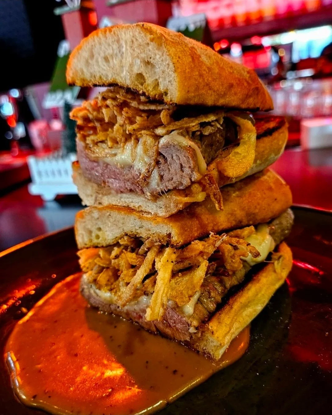 🥩 PEPPERED STEAK SANDWICH 🥩

Rumo steak, tobacco onions, cheese, and pepper sauce 🤤 
Served on fresh ciabatta 👌

OPEN DAILY AND NO NEED TO BOOK!!

#sugarraysboucher 🩷🤍🩶

02896 020789

 #steaksandwich #steakhouse #steakdinner #cheeseoneverythin