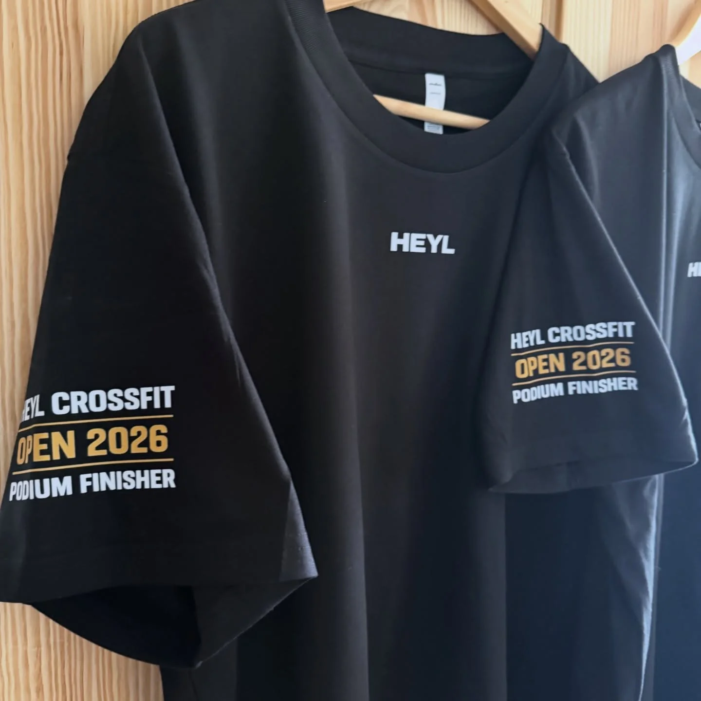 Podium ready 🏆
Premium black Classic Tees by AS Colour, printed for the podium finishers of the Heyl CrossFit Open 💥

#HeylCrossFit #PodiumFinishers #ASColour #CrossFitUK #GymWear WinnersCircle PremiumApparel SaltideSupplyCo