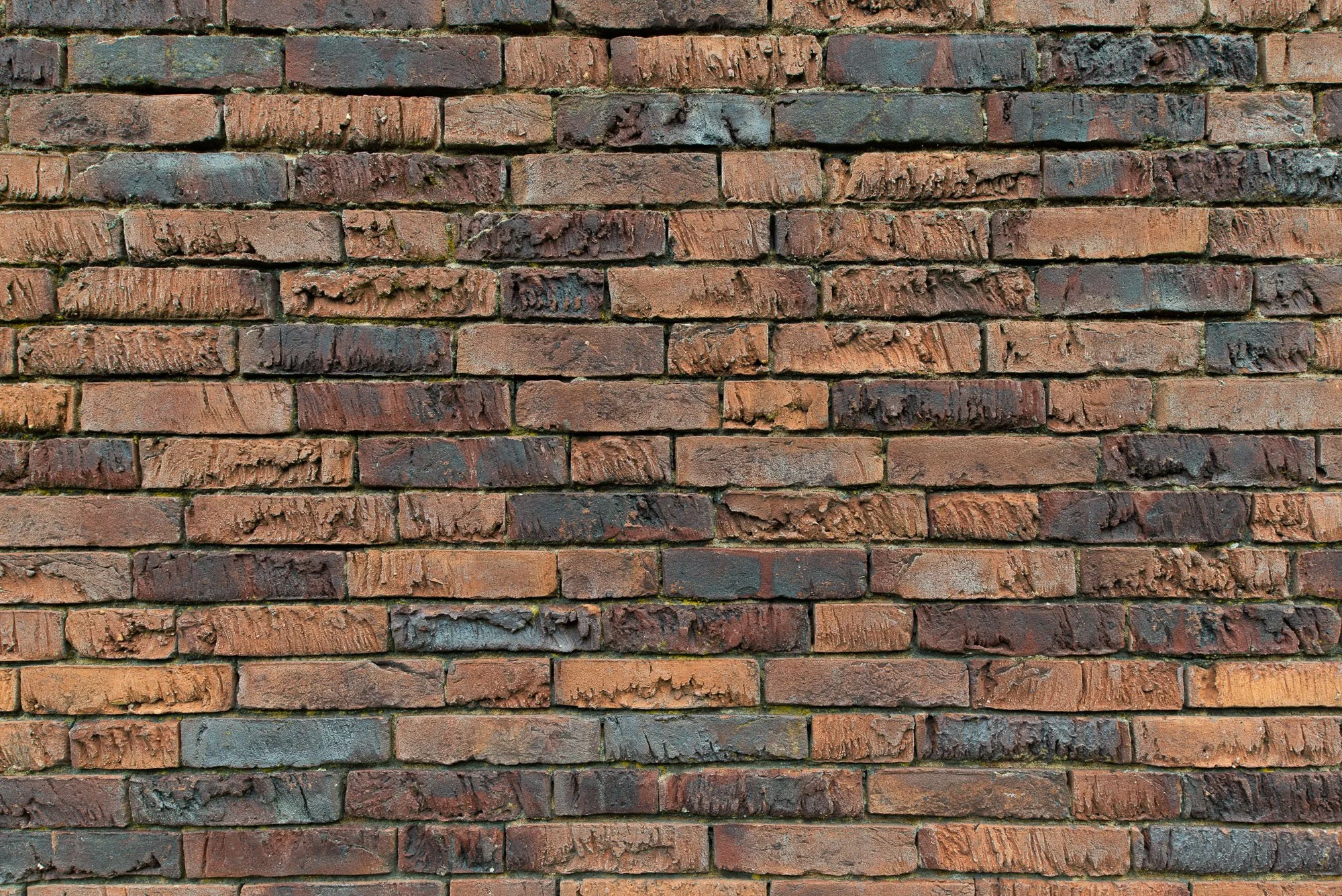 Ruwe baksteen van een moderne nieuwbouwwoning, plan ontworpen door architectenbureau Gert Anthonissen Architect.