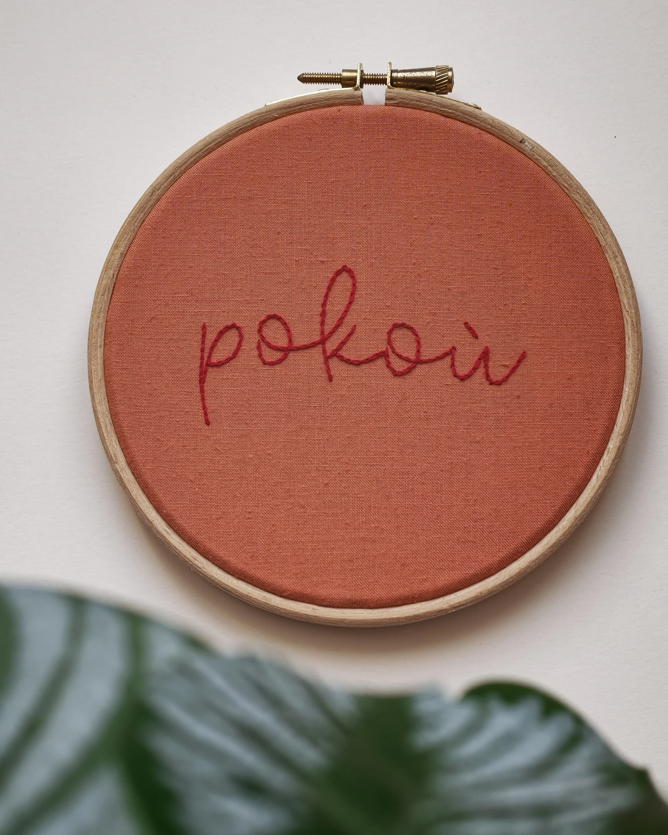 Pokoù rouge sur orange