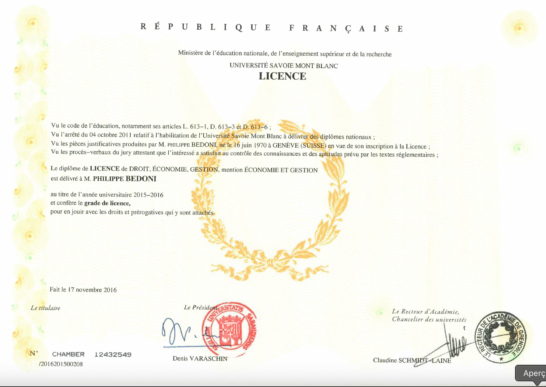 Certificat de licence en droit, économie et gestion délivré par l'Université Savoie Mont Blanc, comportant un sceau rouge, un symbole doré en forme de branche d'olivier, signatures, et texte en français.