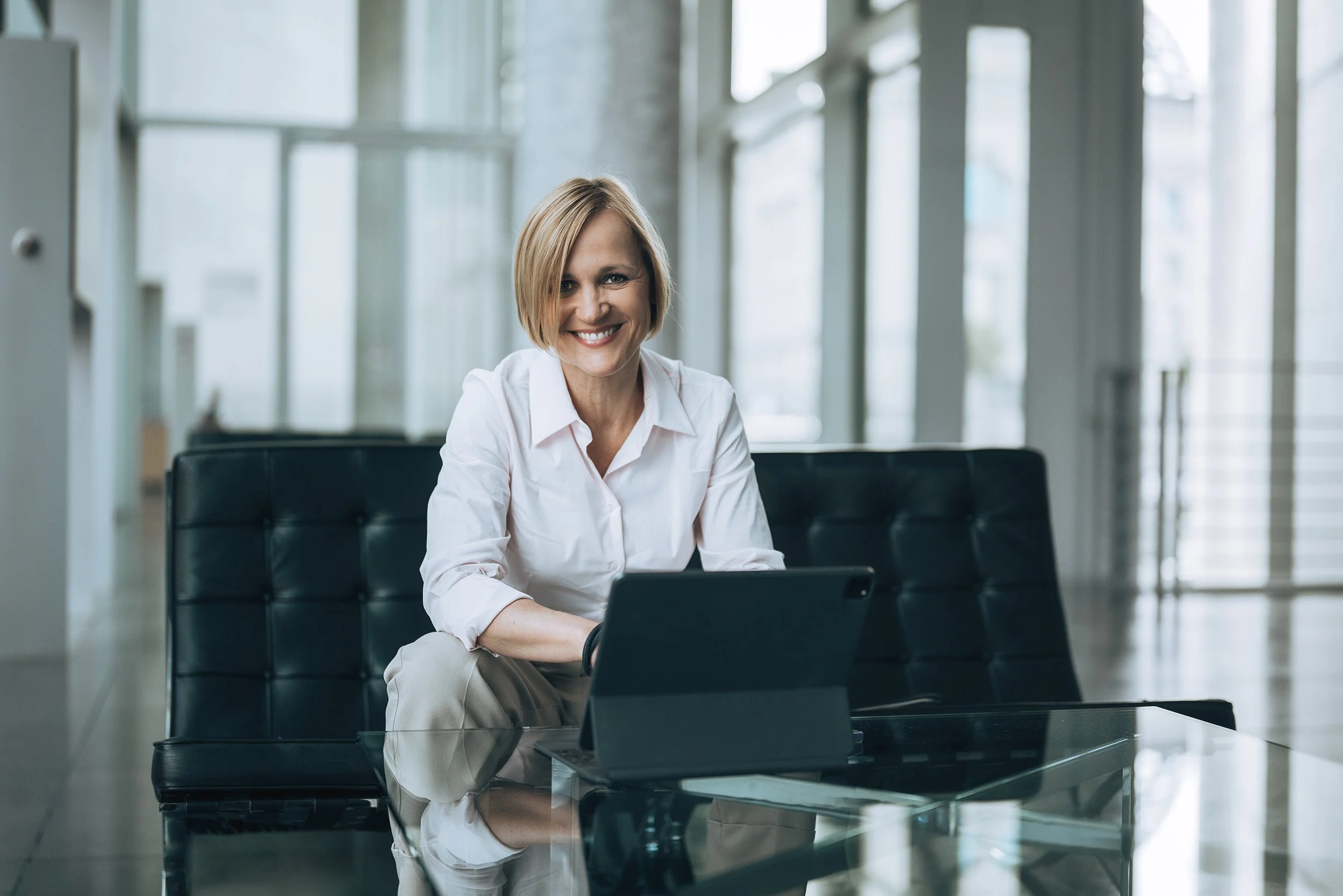 Katja Adler im Deutschen Bundestag, politisches Porträt von Stefan Trocha