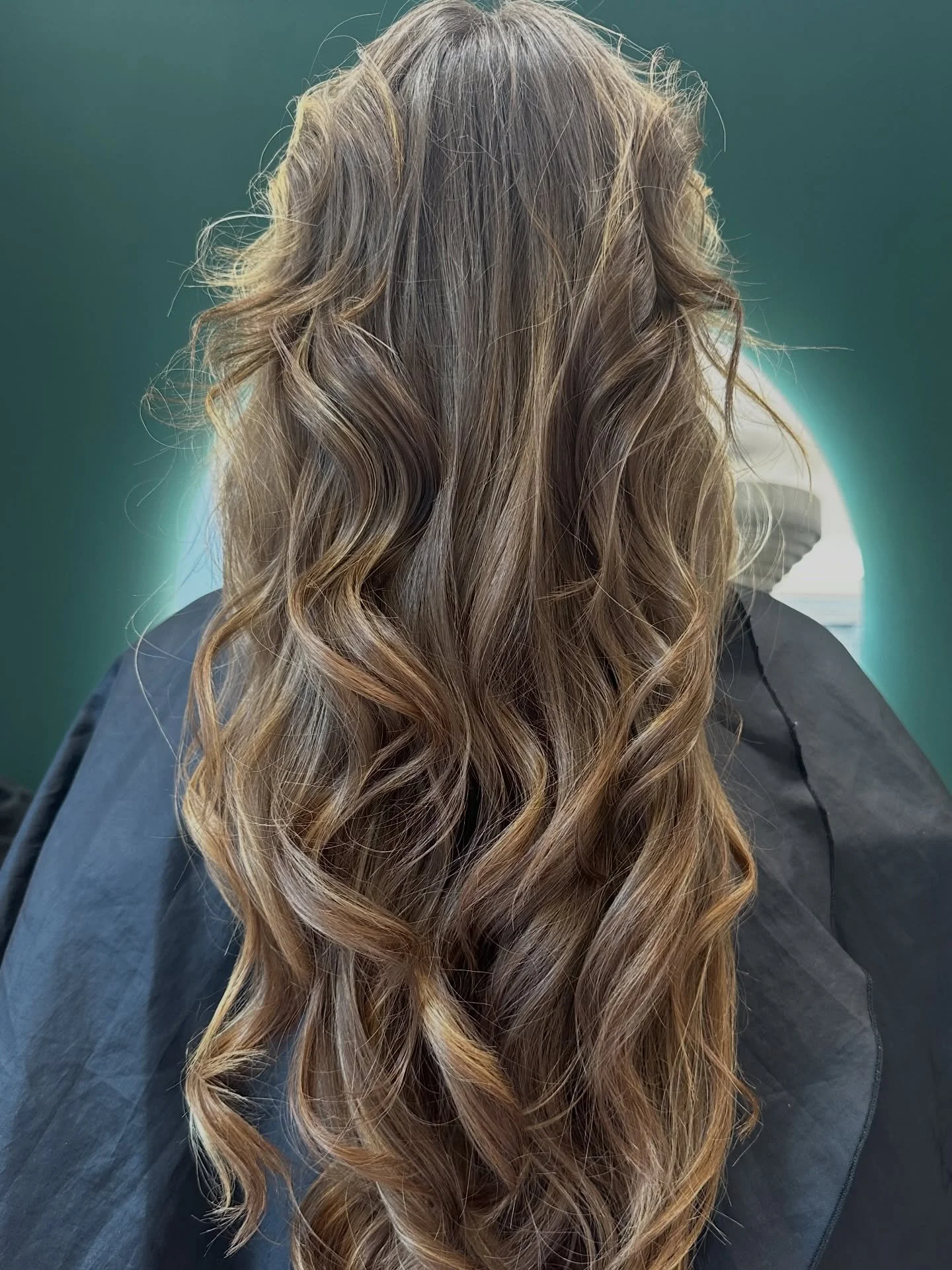 summer breeze 🐝 

Keune Tinta 2000 + 6%

#balayage #keune #keunesummer #diesch&ouml;nheitsschmiede