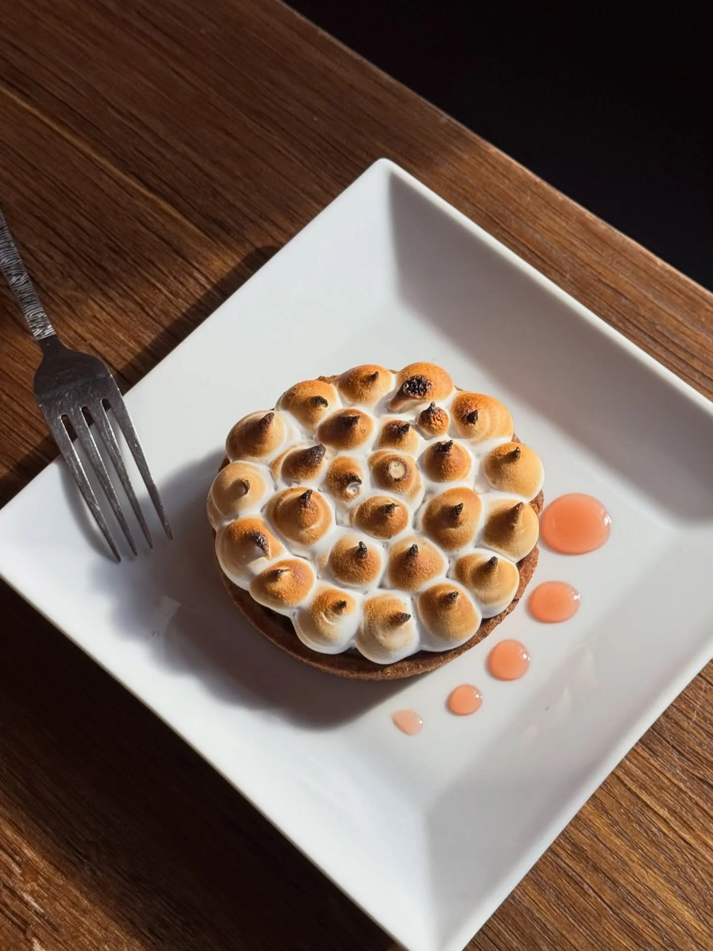 En suggestion du moment : 
Tartelette &agrave; la rhubarbe meringu&eacute;e &agrave; 9&euro; 
A&iuml;e a&iuml;e a&iuml;e &hellip;. 😏