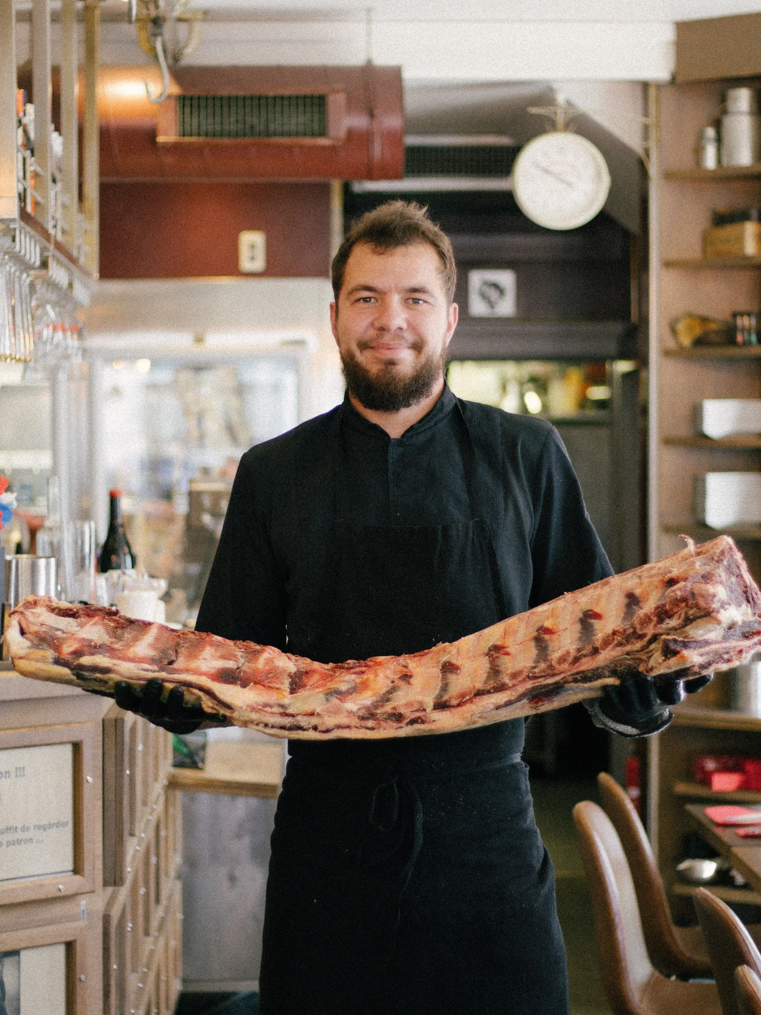 🥩 Cette semaine, focus sur la Montb&eacute;liarde !

C&rsquo;est une race qui vient du Doubs, en Franche-Comt&eacute;, connue avant tout pour son lait. C&rsquo;est elle qui fait le Comt&eacute;, rien que &ccedil;a !

&Eacute;lev&eacute;e &agrave; l&