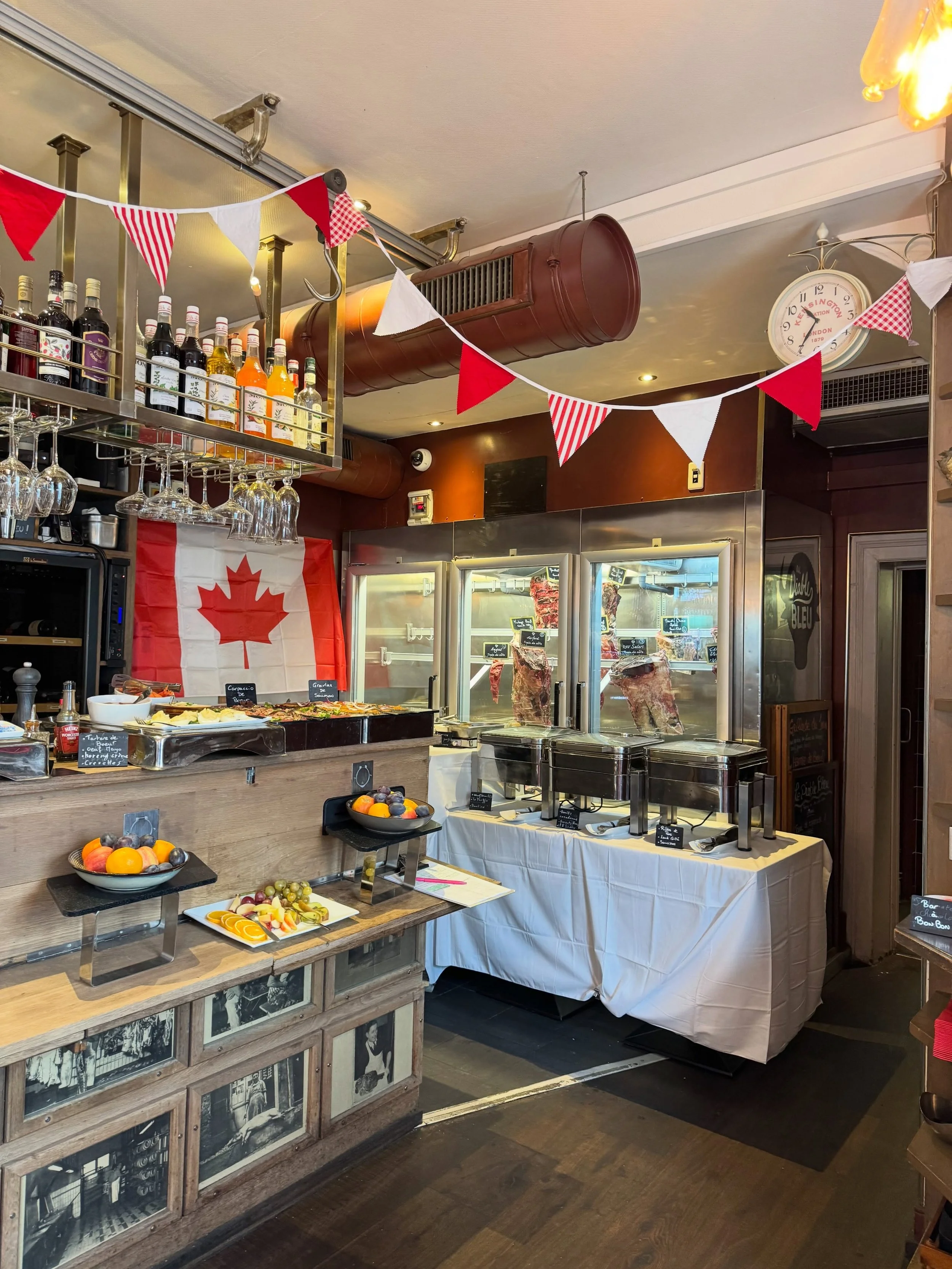 🇨🇦 Le brunch canadien a d&eacute;barqu&eacute; au Diable Bleu&hellip; et c&rsquo;&eacute;tait le feu ! 🔥

Dimanche dernier, on s&rsquo;est r&eacute;gal&eacute;s avec un menu qui sent bon le Canada : poutine, &oelig;ufs brouill&eacute;s, bacon &amp