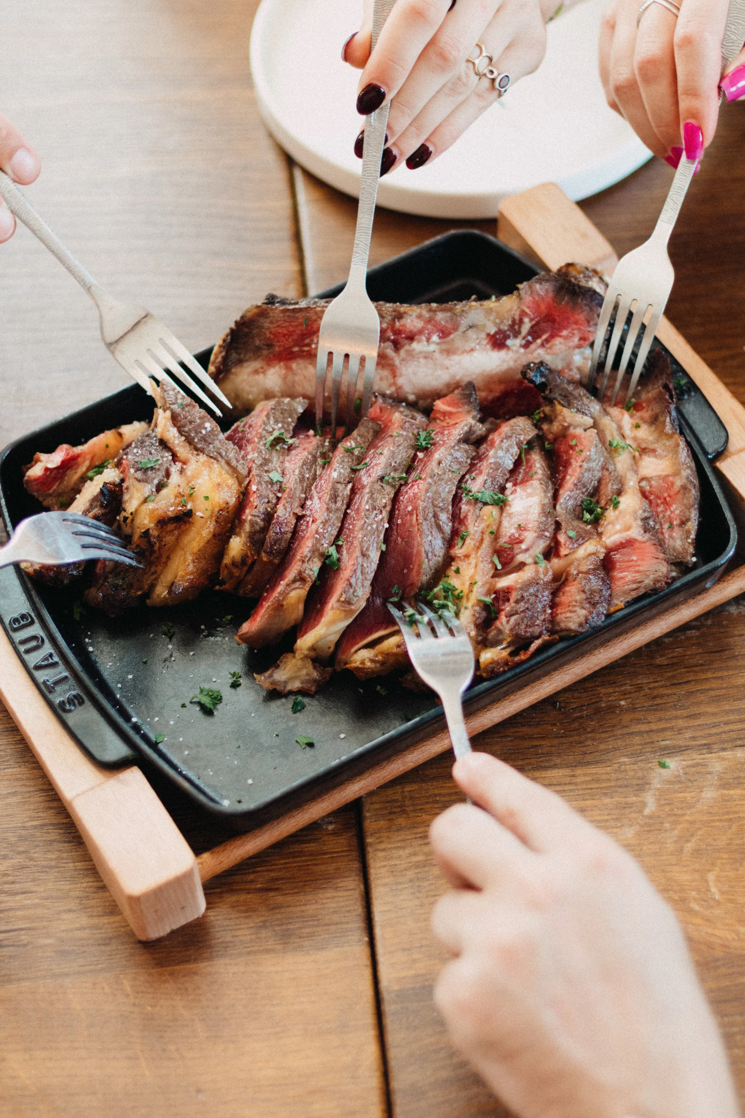 Pièce de viande maturée servie au restaurant Le Diable Bleu à Strasbourg