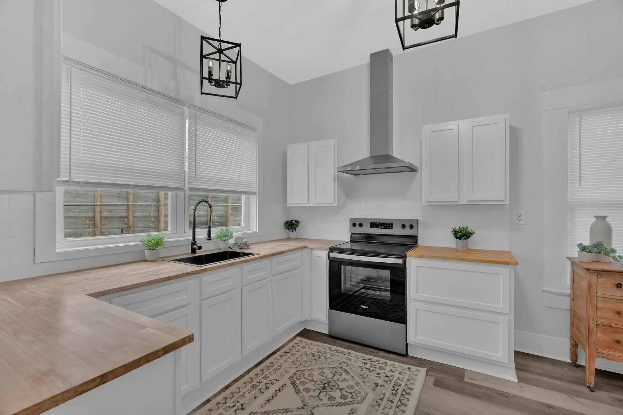 kitchen-remodel-white-cabinets-carter-homes.webp