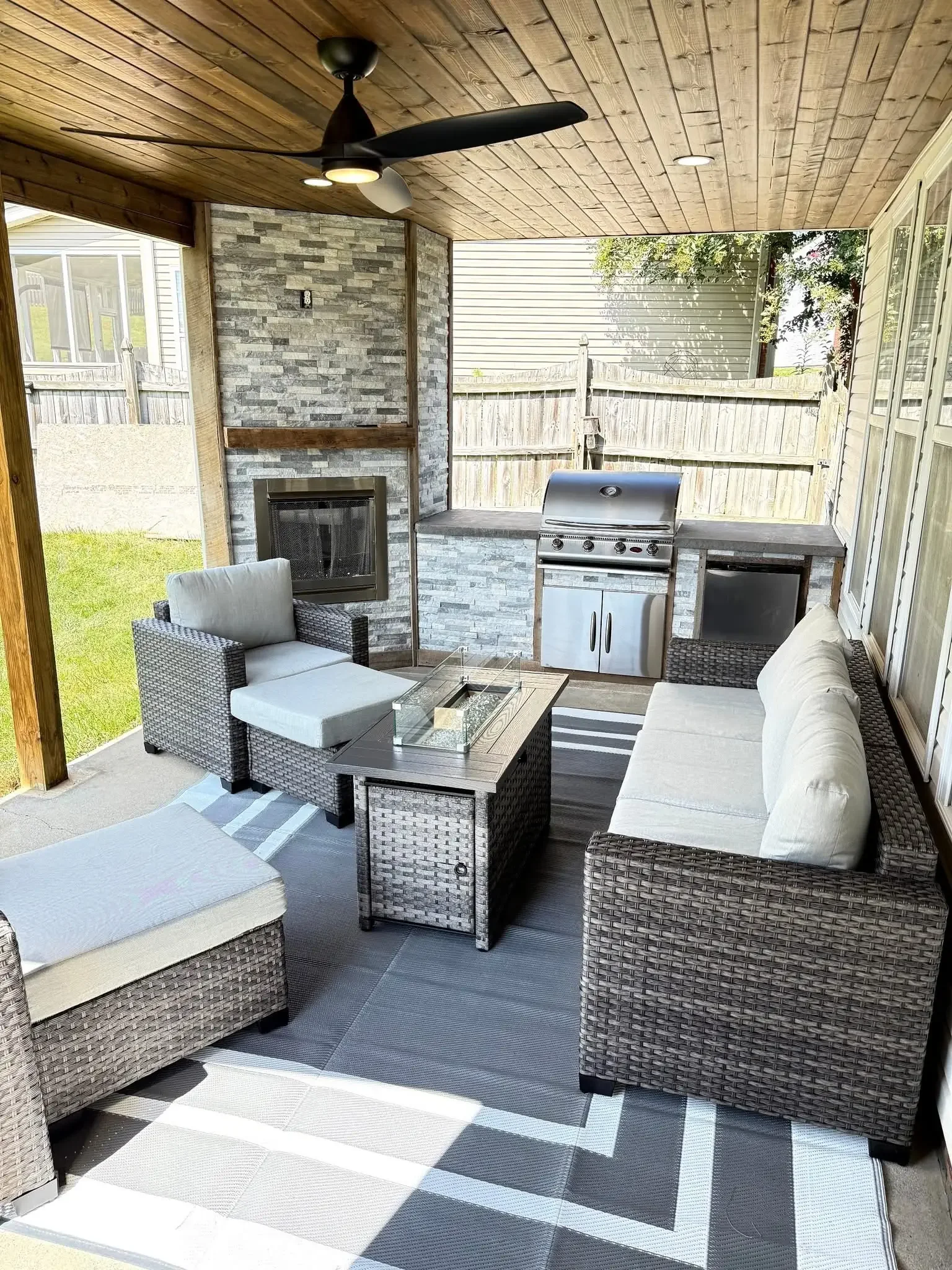 outdoor-living-space-renovation-carter-homes.webp