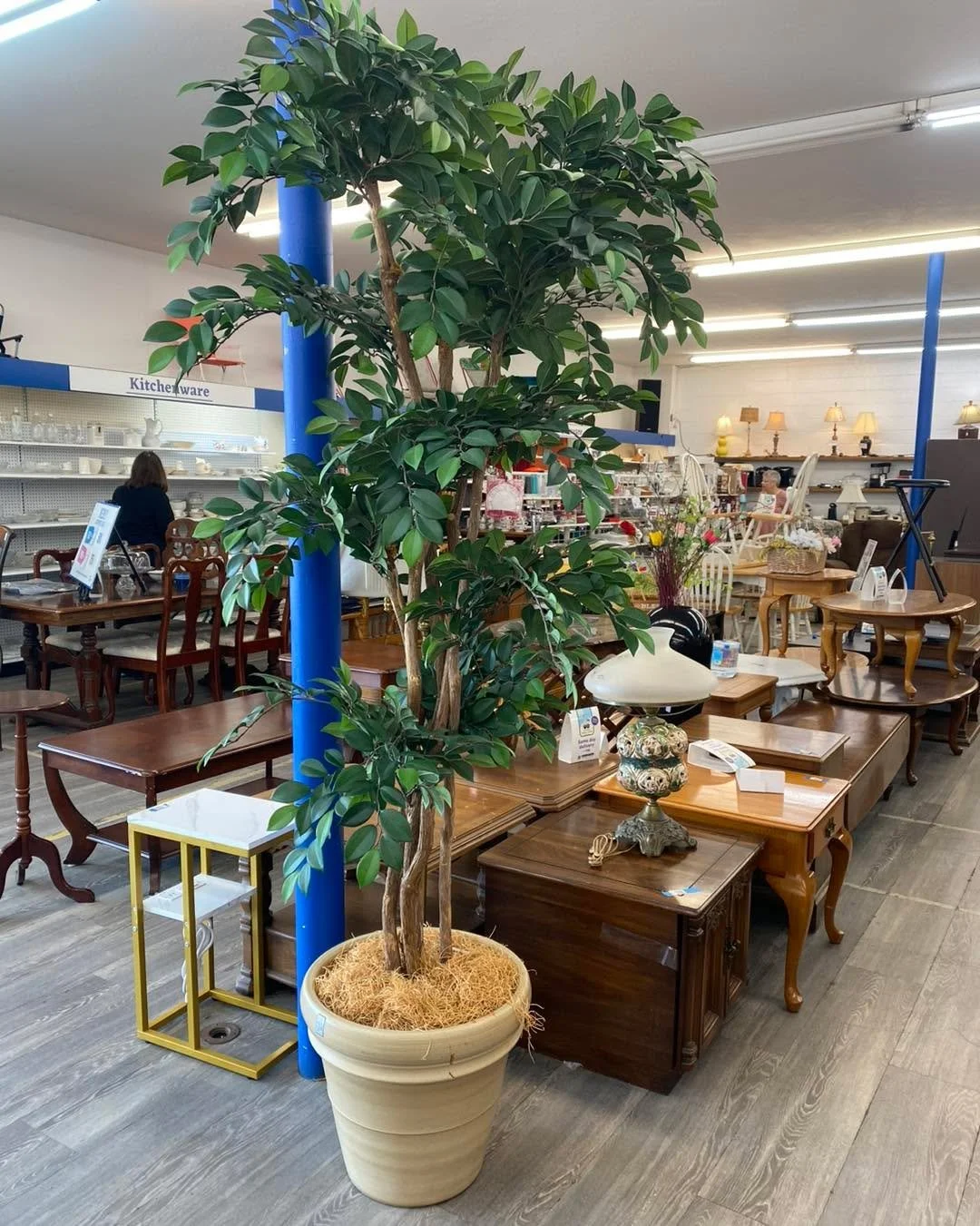 🛍️ Stop by our Liberty Collegeville store for amazing deals, unique finds, and fresh inventory added all the time! Whether you&rsquo;re shopping for clothing, accessories, home d&eacute;cor, or hidden treasures, there&rsquo;s always something waitin