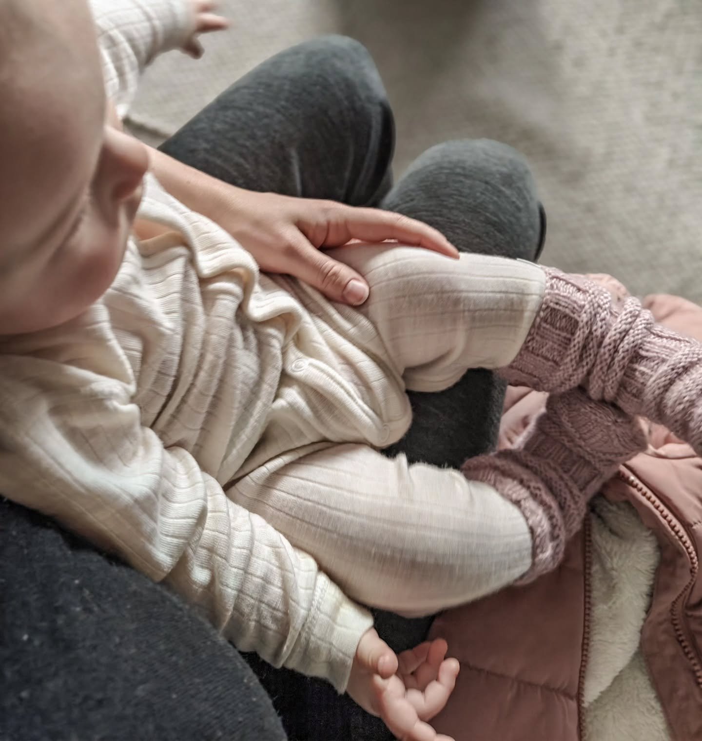 Vauvan vierelt&auml; pian t&ouml;ihin!

Ajatella, ei en&auml;&auml; montaakaan viikkoa, kun aloitan/jatkan t&ouml;it&auml; yritt&auml;j&auml;n&auml; enemm&auml;n t&auml;ysip&auml;iv&auml;isesti kuin satunnaisesti lasten nukkuessa. Puoliso j&auml;&aum