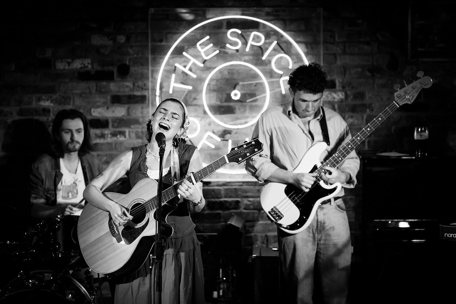 Ella Crow live backing vocals landscape shot