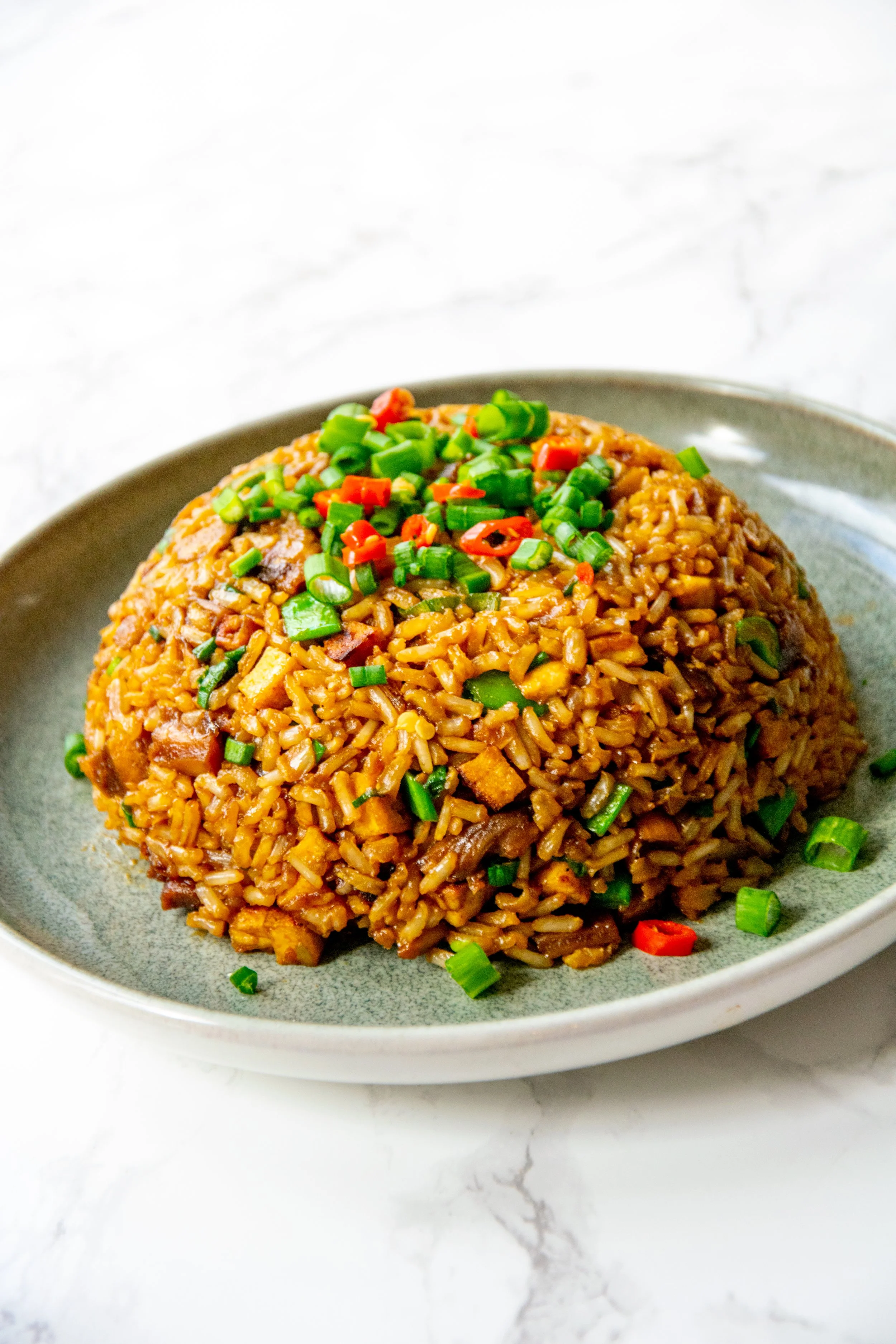 Gebratener Reis mit Tofu und Gemüse