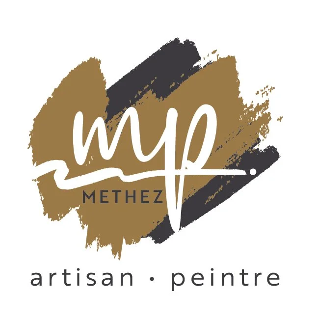 Logo avec le texte 'MYP METHEZ' en lettres blanches et noires, fond avec des taches de peinture en or et noir, et le dessous, le texte 'artisan · peintre' en minuscules.