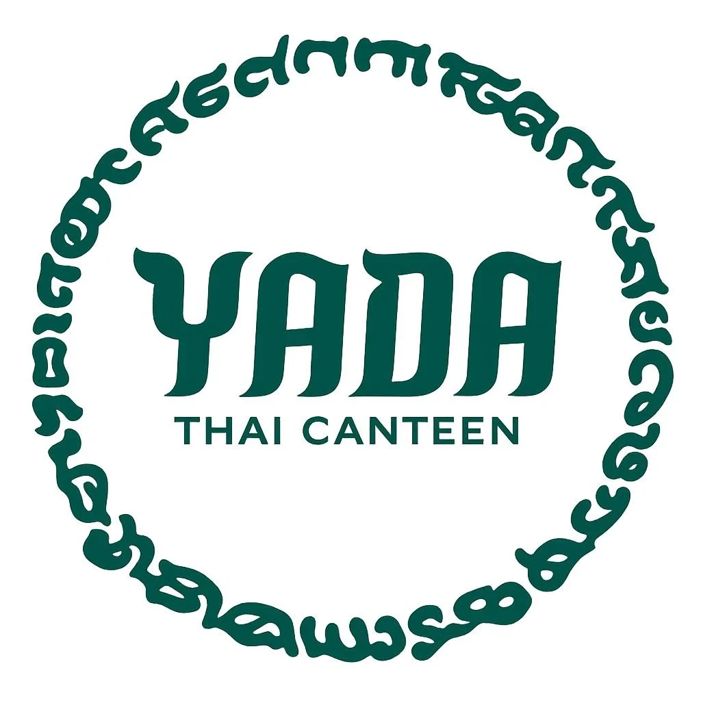 Logo du restaurant YADA Thai Canteen, entouré d'une chaîne de motifs stylisés.