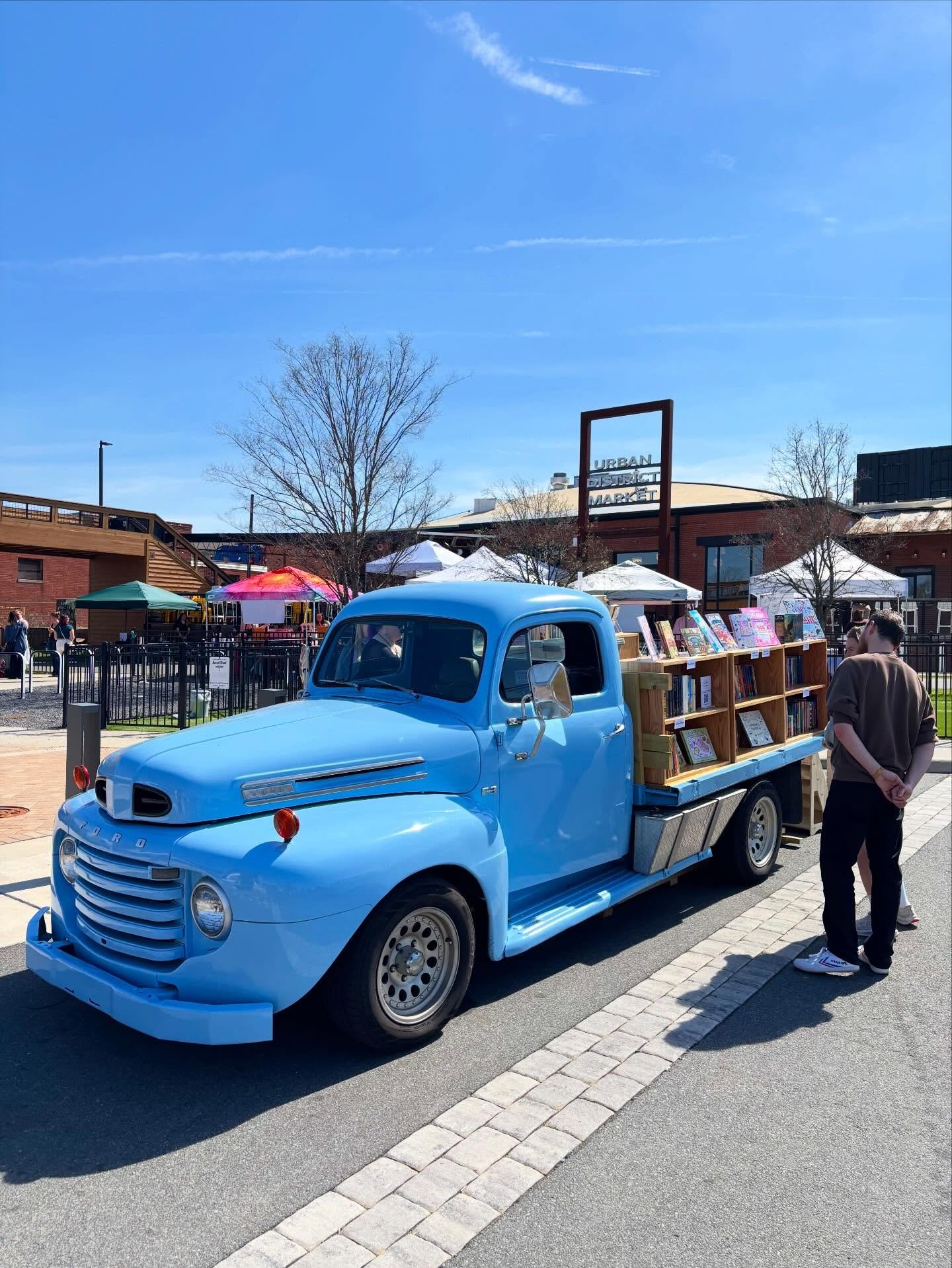 We had a great time at 2nd Chance Book Bash with @booksonthehousenc this weekend! Gorgeous sunny day and lots of book lovers - it doesn&rsquo;t get much better than that!

Peep our cute little mobile bookstore lineup in the second pic with our friend