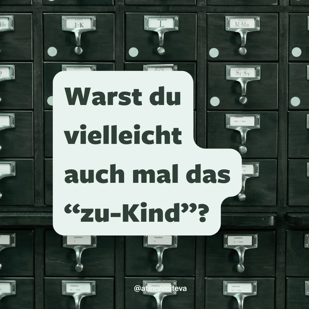 Manche Erfahrungen lassen sich nicht erkl&auml;ren,
sondern nur im K&ouml;rper verstehen.

Nicht jede Gruppe f&uuml;hlt sich sicher an.
Nicht jeder Rahmen tr&auml;gt wirklich.
Und doch gibt es R&auml;ume,
in denen etwas anderes m&ouml;glich wird.

R&