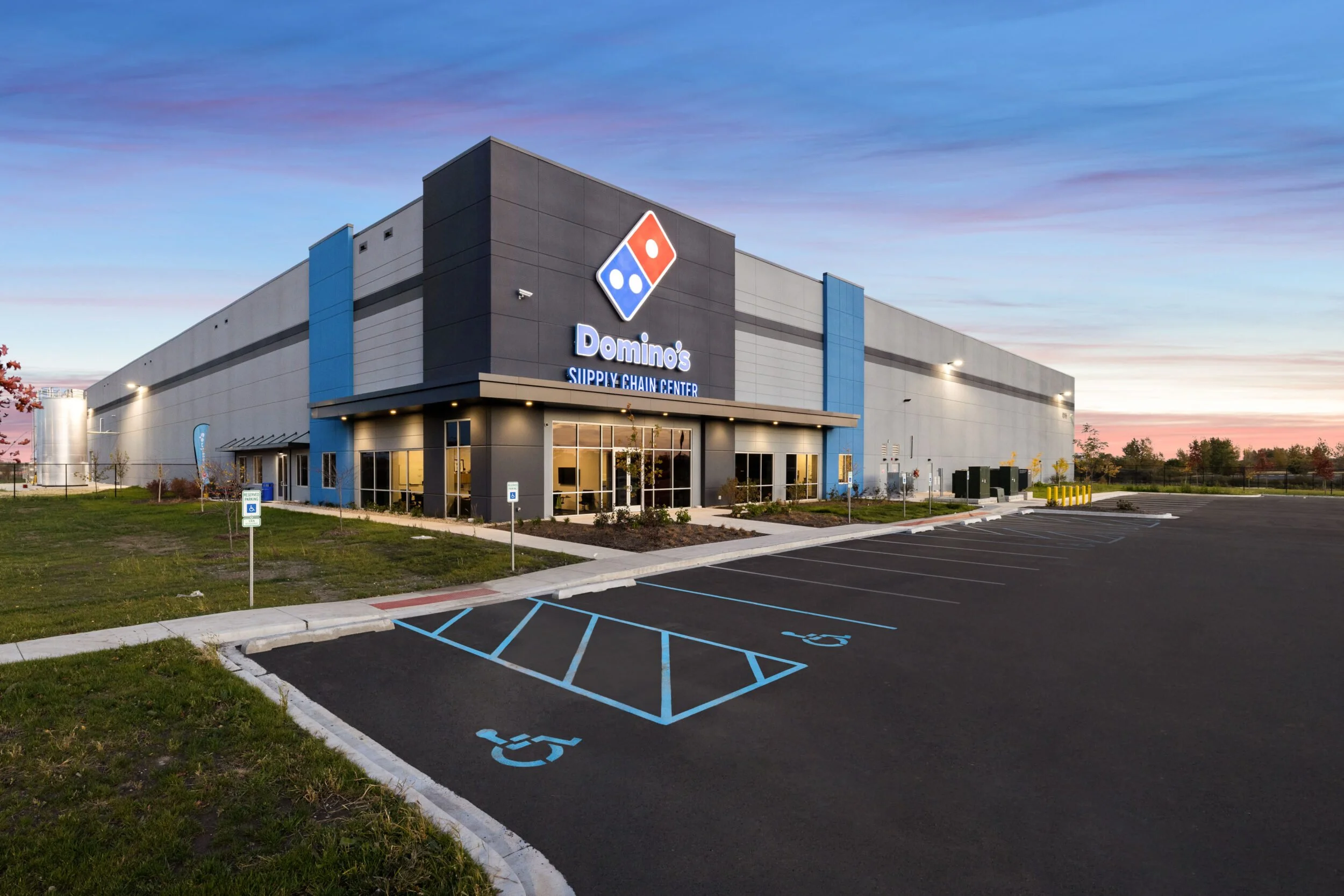 dominos-merrillville-in-exterior-perspective.jpg