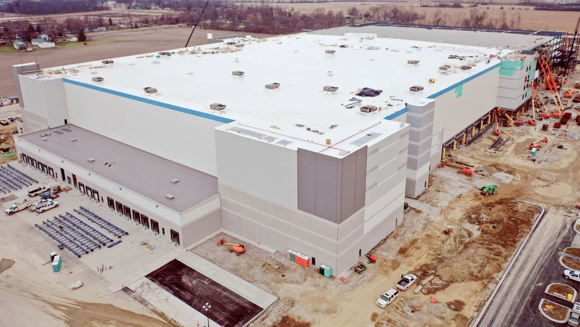 fulfillment-center-exterior-construction.jpg