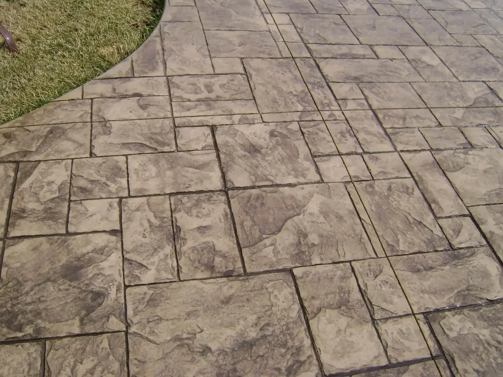 Large Ashlar with Rosemary Band Walnut Release