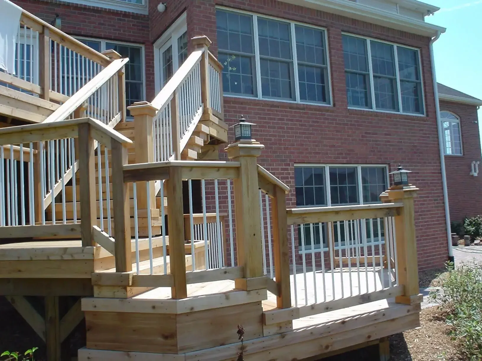Cedar+Deck+with+White+Spindles.webp