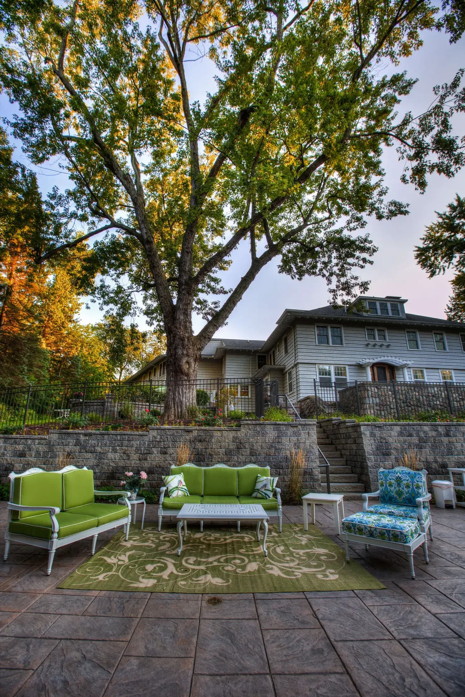 Large Ashlar Buckskin with Dark Gray Release