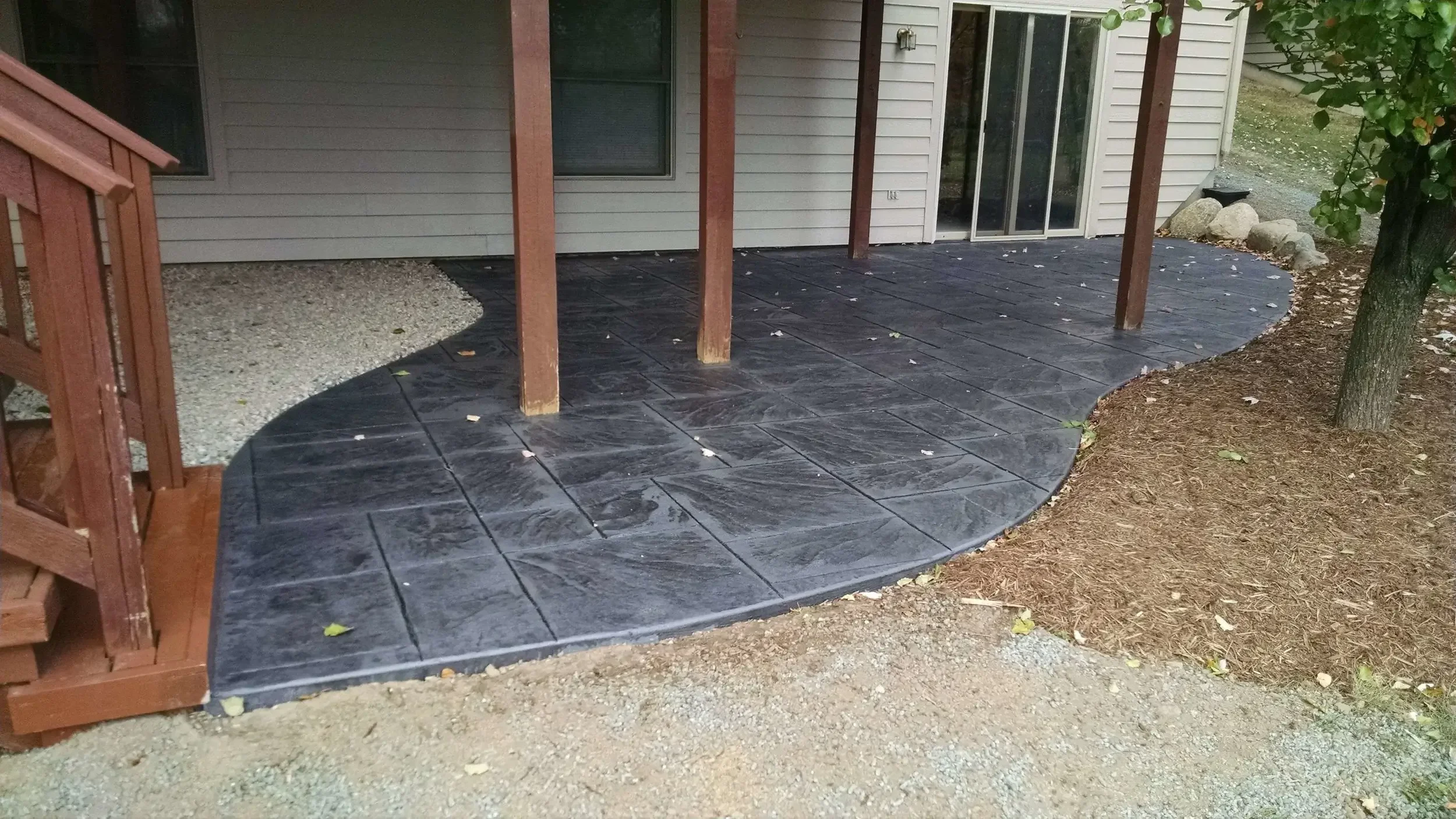 Large Ashlar Integral Color Onyx with Charcoal Release