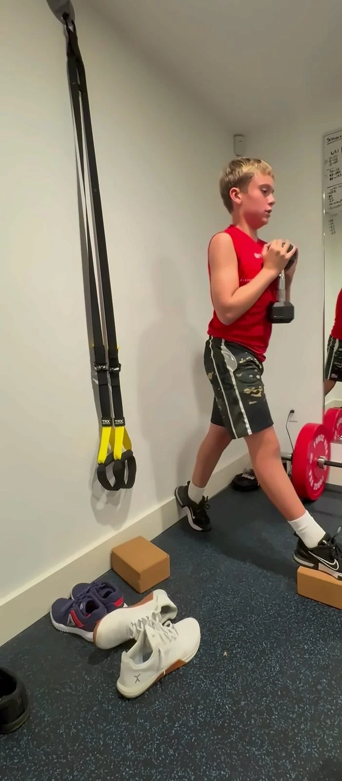 B5_youth-split-squat.jpg