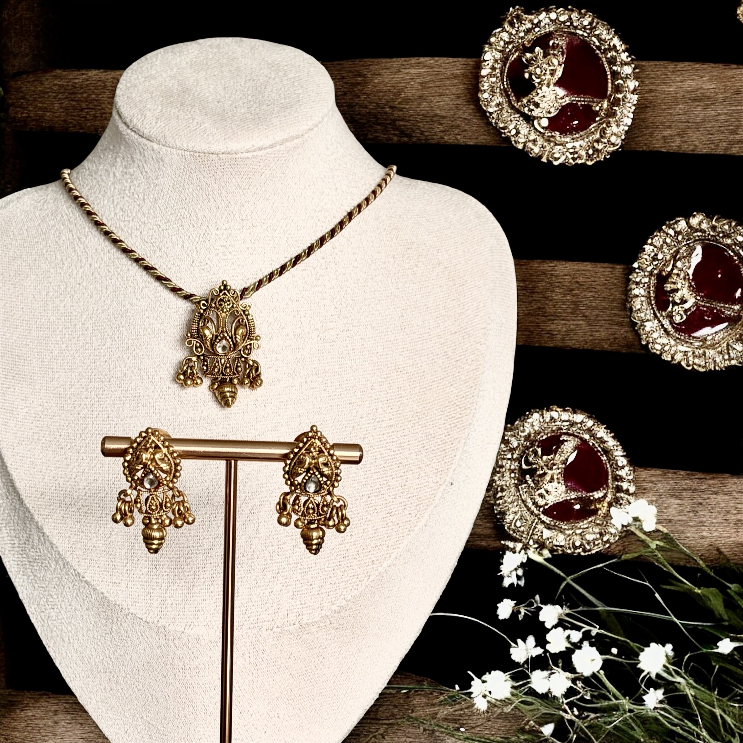 Golden single Red string  necklace set