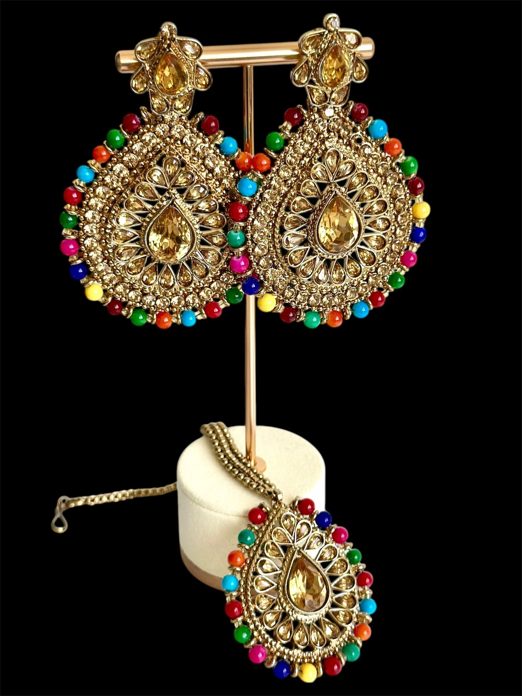 Multi color earrings w/ maang tikka