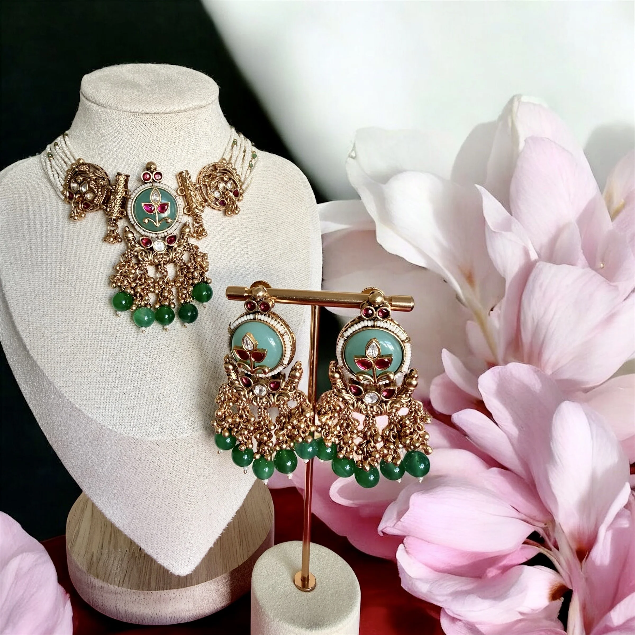 Flower choker w/ Green beads